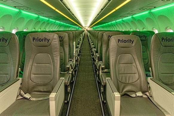 Standard seats on board Viva Aerobus don’t recline, though “Priority” seats do.