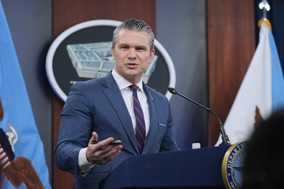Il ministro della Guerra Pete Hegseth ha detto che molti alleati degli Stati Uniti “si torcono le mani e stringono le perle” riguardo all’uso della forza.