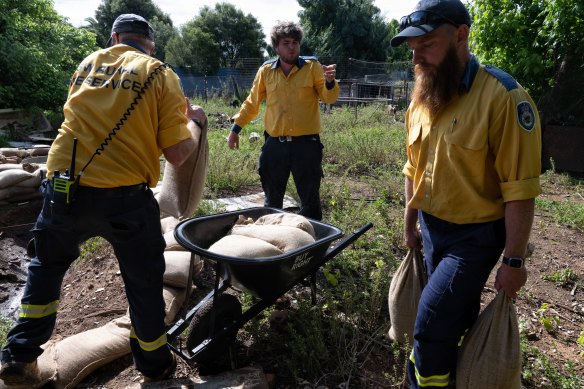Rural Fire Service members help with the sandbagging effort in Forbes on Thursday ahead of what could be record flooding.
