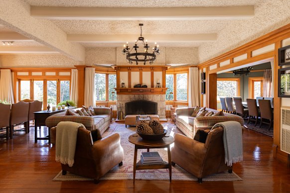 Guests can dine alone or together.