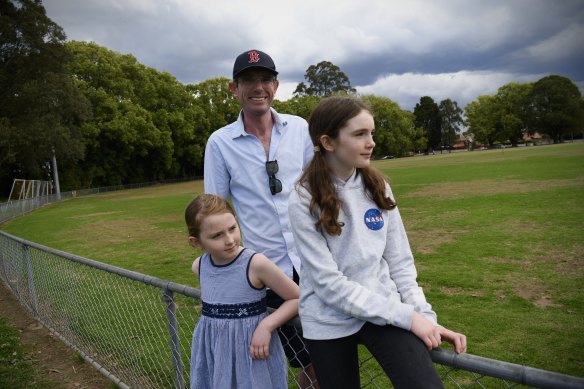 Treasurer Dominic Perrottet with his two young girls Amelia, 10 and Charlotte, 12.