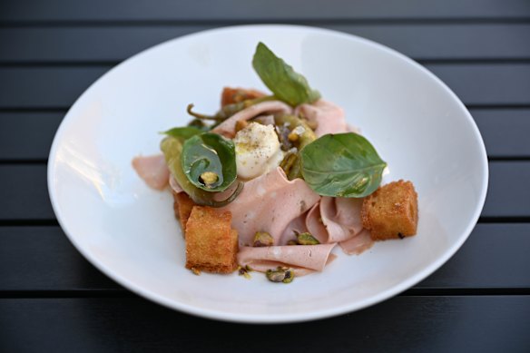 Burrata, mortadella, guindilla peppers, pistachios and croutons.
