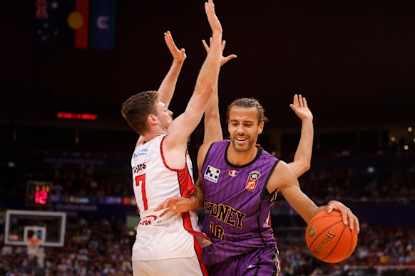 NBL 2023: Red-hot Sydney Kings shoot down Perth Wildcats