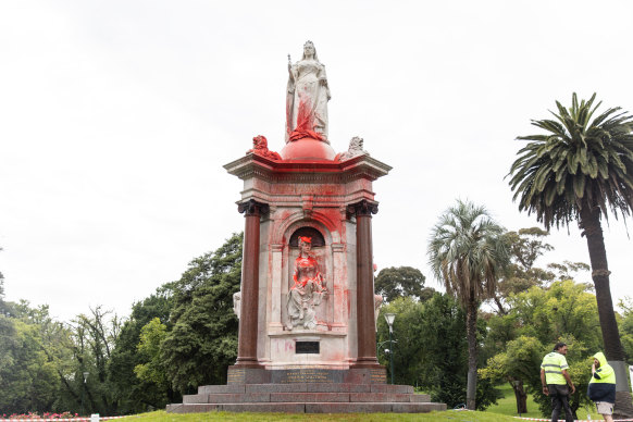 Red paint found on Queen Victoria statue in Victoria Park