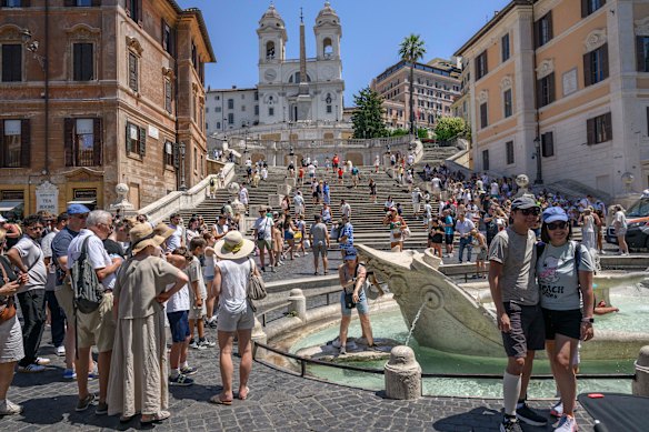 Toda aquela calçada: Roma é sufocante quando está quente. 