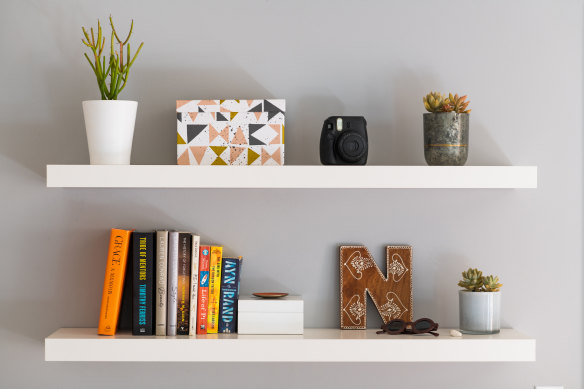The minimalist bookshelf.
