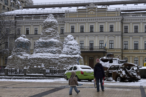 Ukraine war: US sends first shipment of power equipment to aid Ukraine ...