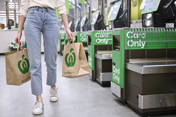 Coles banning woolworths discount bags