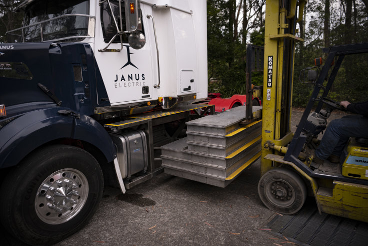Janus electric truck hotsell