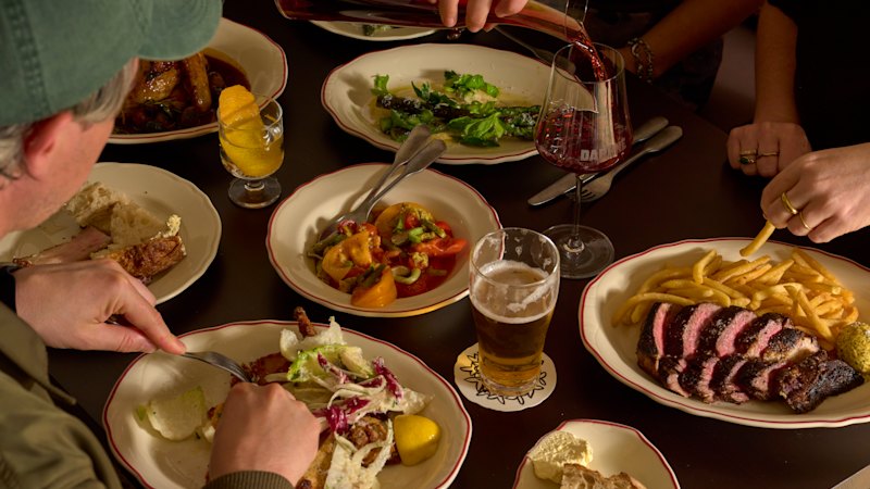 V Chicagu se je odprla Daphne, nova 'javna hiša' v prostoru nekdanje Bar Romantica