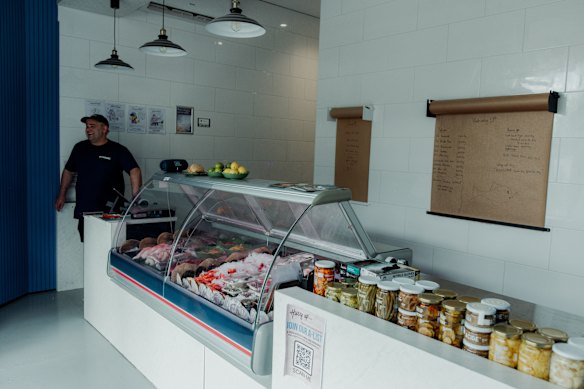 There’s fresh seafood to buy while you’re there. 