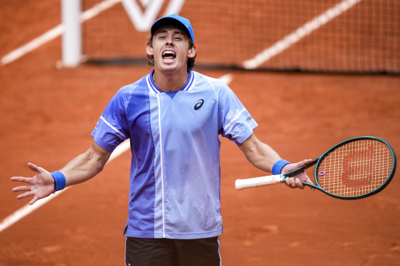 Alex de Minaur is into the Roland-Garros quarter-finals.