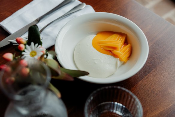 Stirred yoghurt with seasonal fruit.