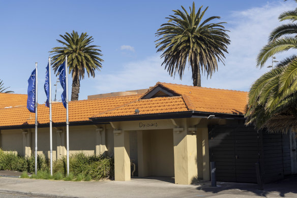 Donovans occupies a former bathing pavilion, which dates to 1928.