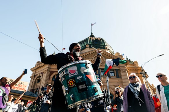 Protesters at Flinders Street Station during Israeli President Isaac Herzog’s visit to Melbourne.