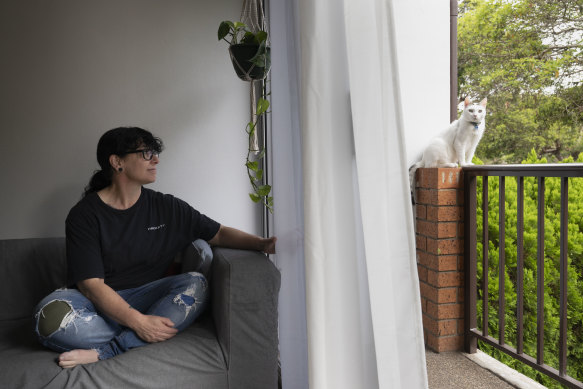 Amanda Reitzin, who lives in a flat in Rockdale, took her neighbours to the tribunal for smoking on their balcony.