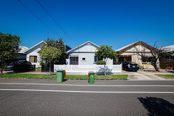 A row of similar Hansen houses on Robbs Road, West Footscray. 