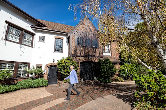 Boyd’s work responds to architecture like the Mock Tudor apartments at 50 Marne Street in South Yarra. 