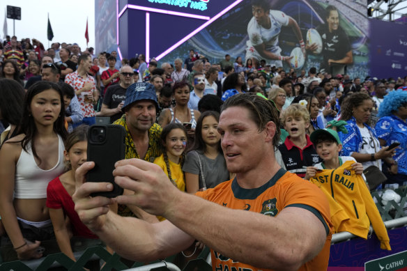Michael Hooper takes a selfie with fans at the end of the men’s third place match between Australia and Ireland. 