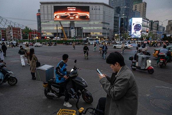 Apple telah menghabiskan beberapa dekade membangun rantai pasokan yang dikalibrasi dengan halus di Cina.