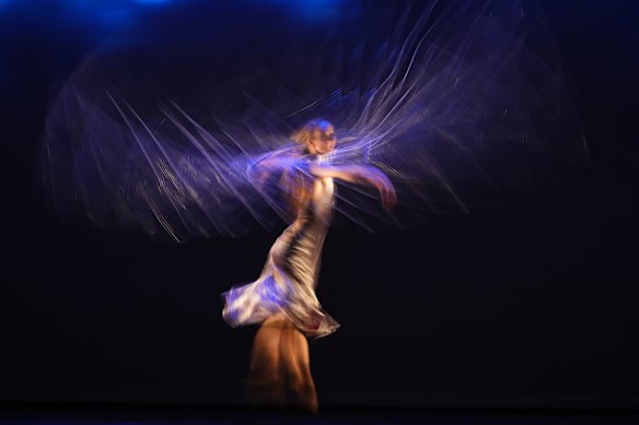 A dancer of MOMIX, the dance company founded in 1980 by Moses Pendleton, performs “Botanica - Season 2,” during the Rome’s premiere.