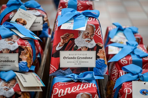 Pandoro or panettone makes a colourful – and delicious – Christmas gift.