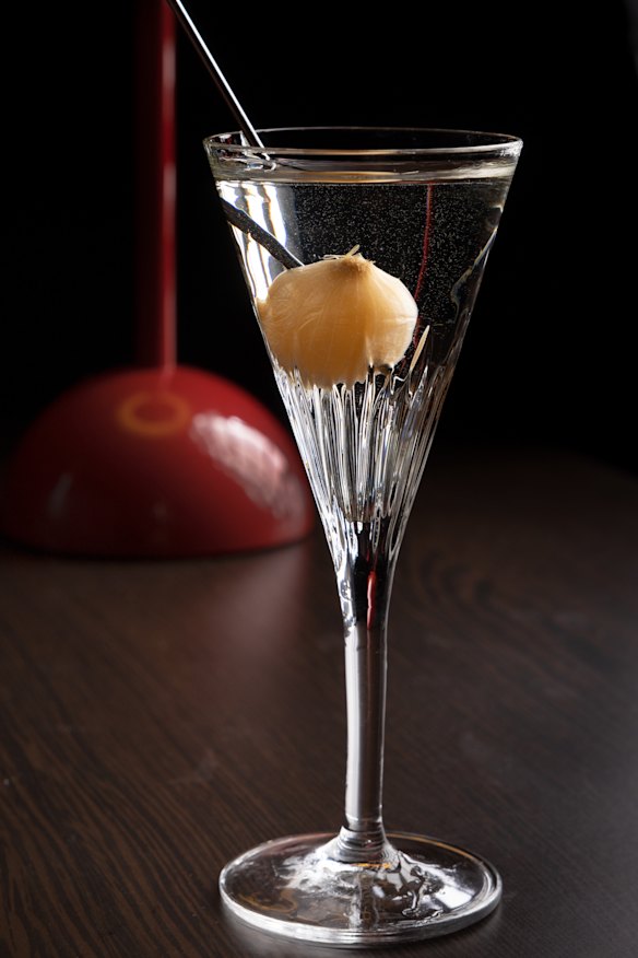 MS Gibson cocktail with the high-proof Chinese spirit baijiu and MSG "brine".