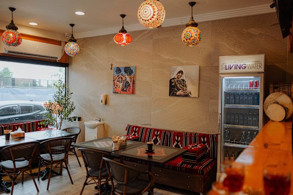 The interior is simple and comfortable.