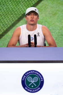 Swiatek has not won a Wimbledon title.
