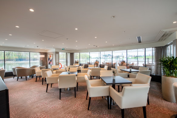 Tapestry II’s common areas are anything but, with luxe features and broad views.