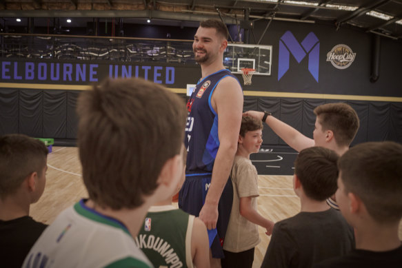 How Tasmania's first LGBTIQA+ basketball team wants to change community  sport - ABC News