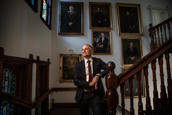 O diretor de Newington, Michael Parker, diz que espera que a guerra cultural pela coeducação tenha ficado para trás na escola.