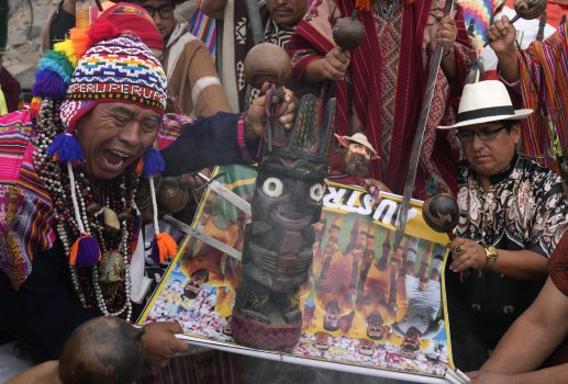 Peruvian shamans attempt to place a curse on the Socceroos before the big game. 