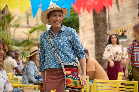 Angie (Claudia Karvan) nos mercados de Bump: A Christmas Movie.