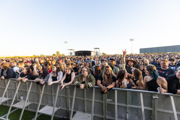 A crowd of around 10,000 people turned up to see Kings of Leon play in Mildura on October 29, 2022.
