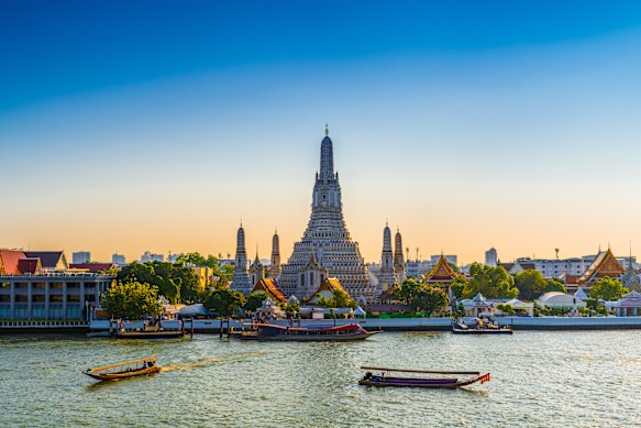 One of the Great Budkok's Great Budkhist Shrinu, Wat Arun.