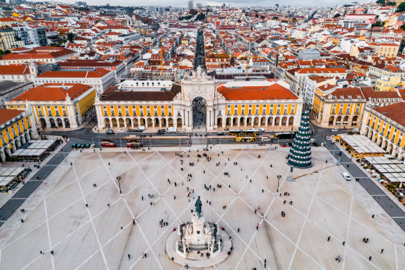 Christmas decorations in the Praça de Comércio.