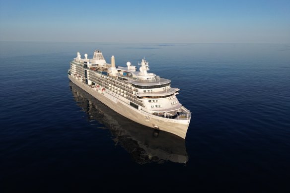 Ship of light:  Silver Nova.