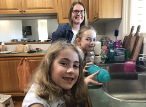 Piper (front), Mackenna and Kristy Robertson doing the dishes as part of their pocket money scheme.