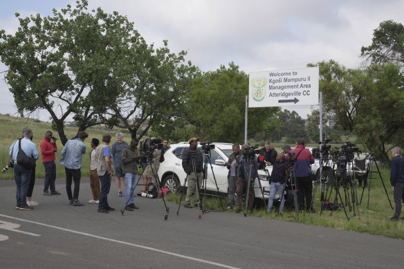 TV crews, photographers and reporters gather outside the doors of the Atteridgeville Correctional Center in the South African capital of Pretoria, South Africa, waiting to catch a glimpse of world-famous amputee Olympic runner Oscar Pistorius, who is scheduled to be released on Friday.  .