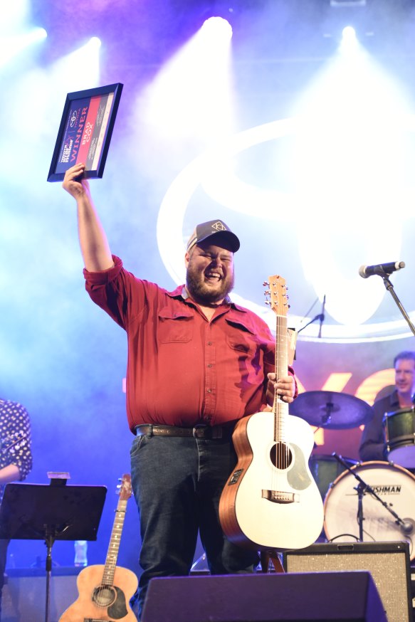 Cox in 2018, after winning the Toyota Star Maker award at the Tamworth Country Music Festival.