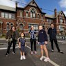 Valentina Smith, Indie Walles ,6 years, Katherine Sheedy, Charlotte Rogers, 10 years and Kensington Primary School council president David Frazer.
