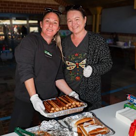 Mysti and Vanessa handing out the sausages from Singleton p&c at Singleton Primary School polling booth. 