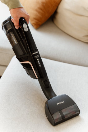 The Triflex HX2 has three cleaning modes (compact mode featured).