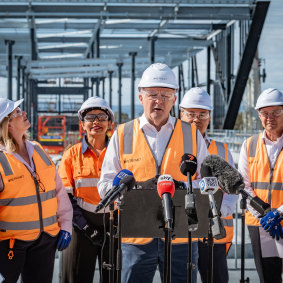Prime Minister Anthony Albanese flew to Perth last week to join Premier Roger Cook and Minister Saffioti to announce the completion of a Metronet milestone. Swan MP Zaneta Mascarenhas and Cannington candidate Ron Sao also joined in. 