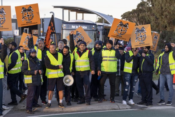 Bus drivers strike in Bundoora in 2022. 