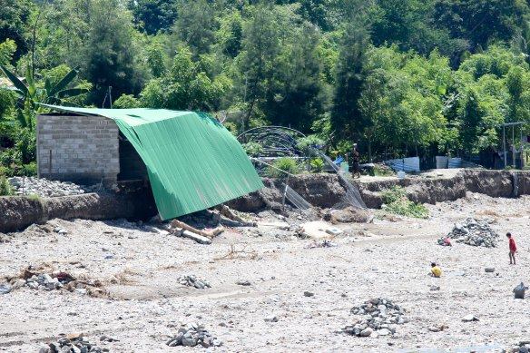 The remains of a house in the Comoro river, Dili. 