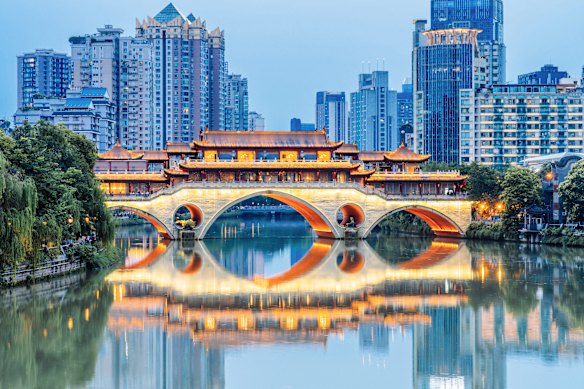 Hotéis em cidades secundárias como Chengdu são mais baratos que Xangai ou Pequim.