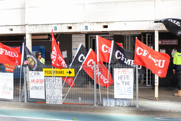 A CFMEU picket line outside the Cross River Rail site at Roma Street last year.