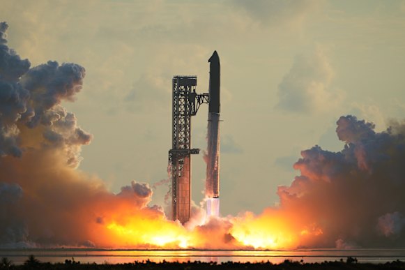 スペースXの宇宙船が初めて軌道に打ち上げられる